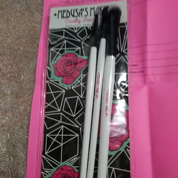 🐍Medusa's Makeup 3 piece Vegan brush set - Picture 5 of 5